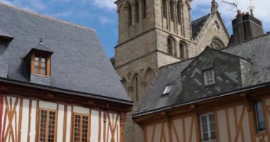 Vannes, Morbihan, Britanya, Fransa. Vannes Katedrali eski cephelerin üzerine, 4. Henry 'i yerleştirin..