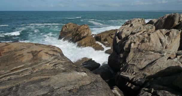 法国布列塔尼Finistere省Penmarch 潘德威尔笔尖与著名的岩石 — 图库视频影像