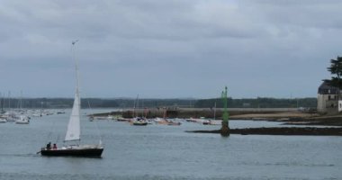 Loctudy 'den Ile Tudy, Finistere Bölümü, Brittany, Fransa. Ile Tudy, Ile Tudy yarımadasında yer almaktadır