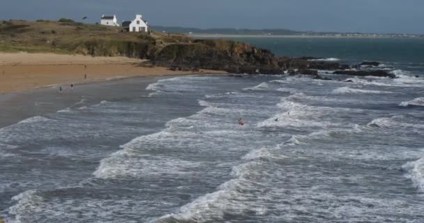 Pouldu Finistere Department Brittany France Пляж Bellangenet — стокове відео
