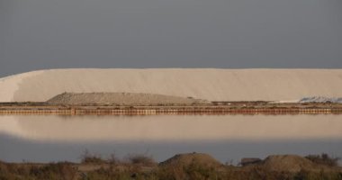 Aigues-Mortes 'in Tuz Bataklıkları, Gard Departmanı, Occitanie, Fransa