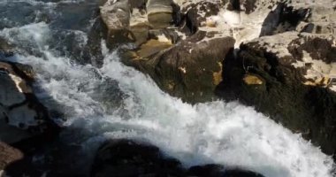 Sautadet Şelaleleri, Ceze Nehri, La Roque sur Ceze, Gard Departmanı, Occitanie, Fransa