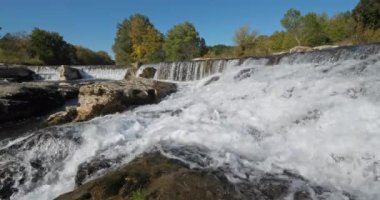 Sautadet Şelaleleri, Ceze Nehri, La Roque sur Ceze, Gard Departmanı, Occitanie, Fransa