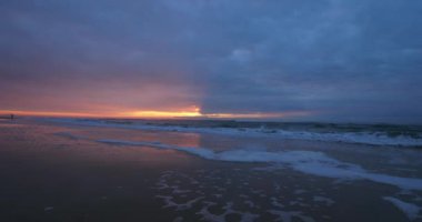 Günbatımı, Messanges plajı, Landes bölümü, Yeni Aquitaine, Fransa.