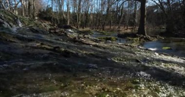 Lunaret Doğa Koruma Alanı, Montpellier, Herault Departmanı, Occitanie, Fransa. Lez nehri.