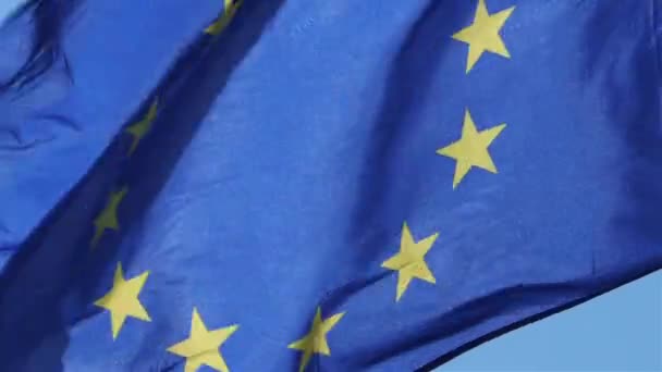 Den Europeiska Flaggan Viftar Vinden — Stockvideo