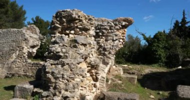 Barbekü su kemeri, Fontvielle 'deki Roma harabeleri, Provence, Güney Fransa