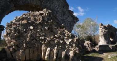 Barbekü su kemeri, Fontvielle 'deki Roma harabeleri, Provence, Güney Fransa