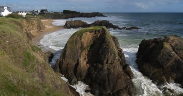 Pouldu Departament Finistere Bretania Francja Skały Widokiem Plażę Kerou — Wideo stockowe