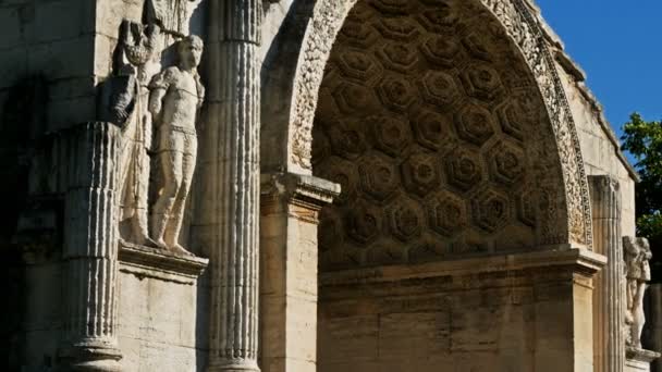 ローマ時代の遺跡 プロヴァンスはフランスのローヌにある 凱旋門 グラヌム 紀元前30年に設立されたローマの遺跡 — ストック動画