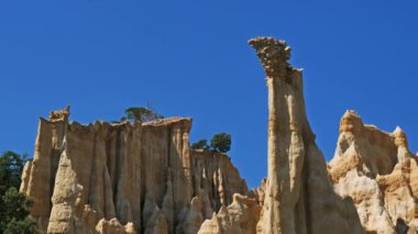 Ille-sur-Tt 'deki serseriler, Pyrenees Orientales, Occitanie, Fransa