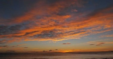 Akdeniz, Camargue, Fransa. Akdeniz 'de gün batımı, Camargue, Güney Fransa