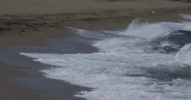 Argeles sur mer, Pyrenees Orientales, Fransa sahillerinde dalgalar
