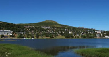 Süper Besse, Puy de Dome, Auvergne, Fransa. Süper Besse 'deki Hermine Gölü