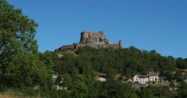 Murol, Puy de Dome, Auvergne, Fransa. Orta Çağ kalesinin tarihi XII.