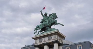 Clermont-Ferrand, Puy de Dome, Auvergne, Fransa. Jaude Meydanı 'nda heykeltıraş Bartholdi' nin Vercingetorix Heykeli.