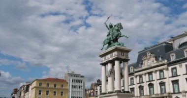 Clermont-Ferrand, Puy de Dome, Auvergne, Fransa. Jaude Meydanı 'nda heykeltıraş Bartholdi' nin Vercingetorix Heykeli.