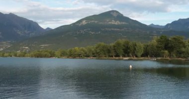  Embrun, Hautes Alpes Departmanı, Fransa. Embrun 'daki su kütlesi