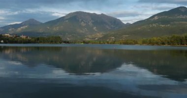 Embrun, Hautes Alpes Departmanı, Fransa. Embrun 'daki su kütlesi