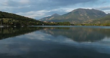  Embrun, Hautes Alpes Departmanı, Fransa. Embrun 'daki su kütlesi