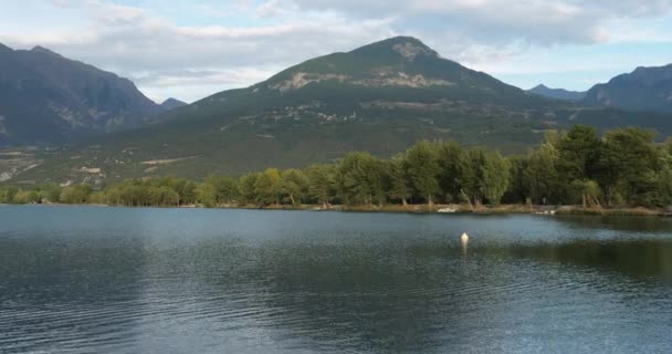 Embrun Περιφέρεια Hautes Alpes Γαλλία Σώμα Του Νερού Στο Embrun — Αρχείο Βίντεο