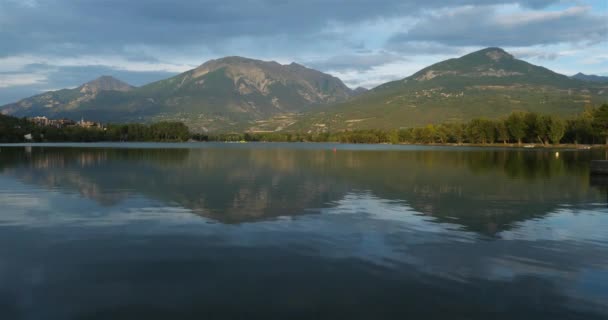 Эмбрен Департамент Верхних Альп Франция Вода Эмбруне — стоковое видео