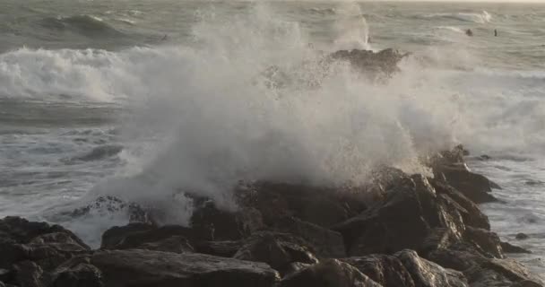 Fale Uderzające Skały Morze Śródziemne Francja — Wideo stockowe