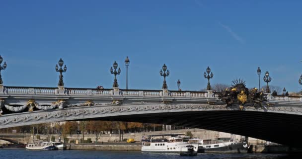 Pont Alexandre Iii Overcrossing River Seine Paris France Background Grand — Stock Video