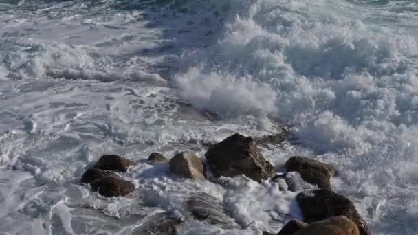 Ondas Colidindo Rochas Mar Mediterrâneo França — Vídeo de Stock