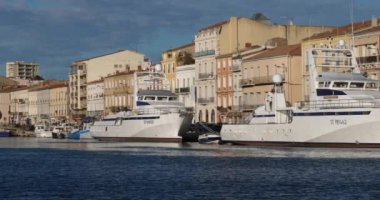 Sete, Herault Bölümü, Occitanie, Fransa. Kanal Royal 'e demirlemiş balıkçı tekneleri..