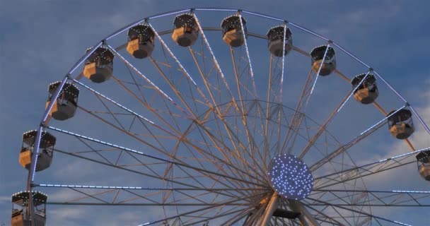 Pariserhjul Aktion Mot Blå Himmel — Stockvideo