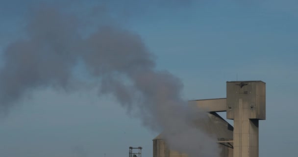 Pollution Air Fumée Provenant Une Cheminée Incinérateur Près Caen Normandie — Video