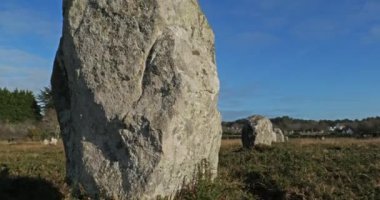 Taş dizilimleri, Carnac, Morbihan, Brittany, Fransa. Menec hizalamasında taşlar