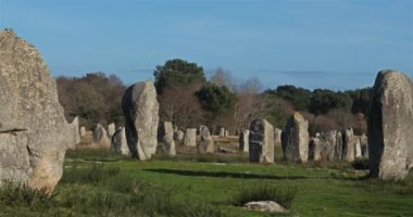 Taş dizilimleri, Carnac, Morbihan, Brittany, Fransa. Menec hizalamasında taşlar