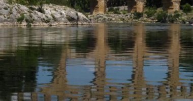 Roma Köprüsü Pont du Gard ve Gardon Nehri, Resmoulins, Gard, Occitanie, Fransa