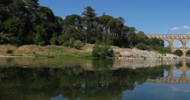 Roma Köprüsü Pont du Gard ve Gardon Nehri, Resmoulins, Gard, Occitanie, Fransa