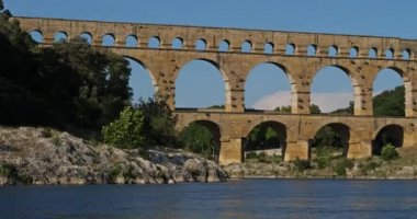 Roma Köprüsü Pont du Gard ve Gardon Nehri, Resmoulins, Gard, Occitanie, Fransa