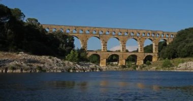 Roma Köprüsü Pont du Gard ve Gardon Nehri, Resmoulins, Gard, Occitanie, Fransa