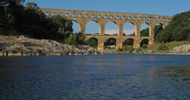 Roma Köprüsü Pont du Gard ve Gardon Nehri, Resmoulins, Gard, Occitanie, Fransa
