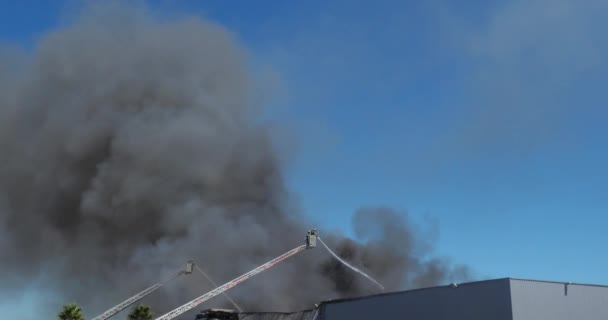 Eine Brennende Fabrik Aigues Mortes Okzitanien Frankreich — Stockvideo