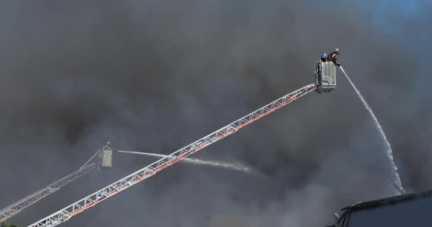 Factory Burning Aigues Mortes Occitanie Francia — Vídeos de Stock