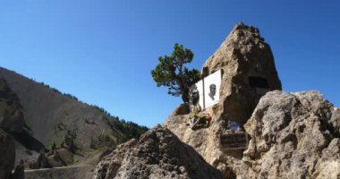 Izoard Geçidi, Casse Çölü, Queyras Dağları, Hautes Alpes, Fransa. Bisiklet şampiyonlarını anmak için Luison Bobet ve Fausto Coppi