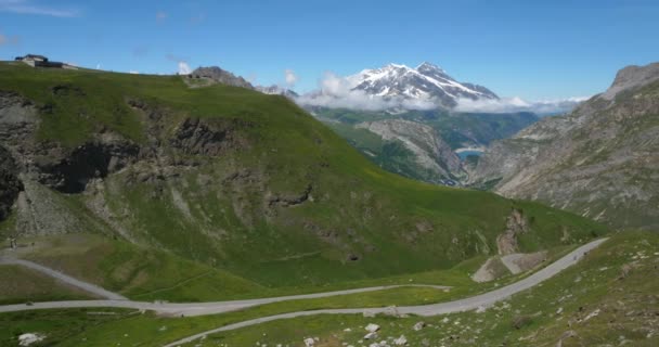 Felmászik Iseran Hágóra Savoie Megyében Franciaországban Háttérben Van Pourri Hegy — Stock videók