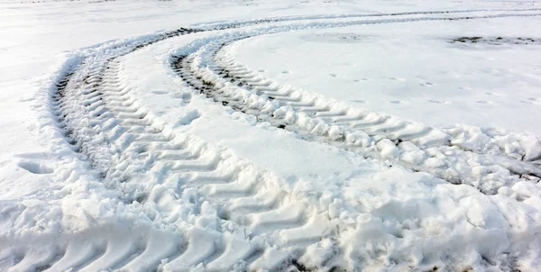 Χειμερινή Τροχιά Τρακτέρ Στο Χιόνι Σφραγίδες Πέλματος — Φωτογραφία Αρχείου