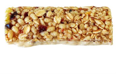 Beyaz arka planda yabanmersini ve yoğurt jöleli gevrek bar, kopya alanı ile izole edilmiş.