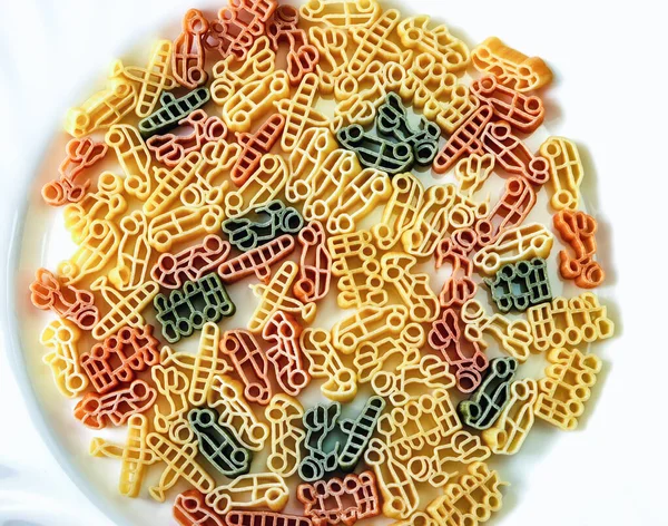 Italienische Fahrzeugvariante Formt Farbige Pasta Aus Hartweizen Spinat Und Tomaten — Stockfoto