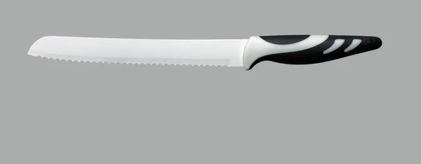 Хлебные Зубчатый Белый Керамический Нож Сером Фоне Местом Текста — стоковое фото