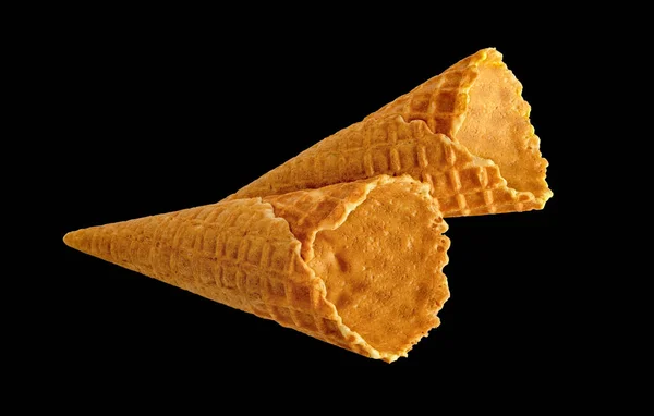 Siyah Arka Planda Iki Waffle Külahı Dondurma Için Izole Edilmiş — Stok fotoğraf