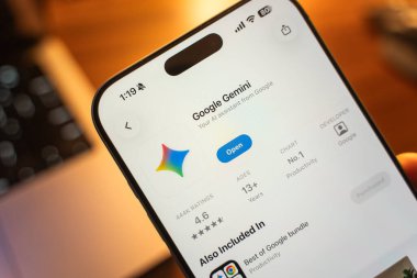 Google Gemini logosu 14 Ocak 2026 'da Hindistan' ın Bangalore kentindeki bir akıllı telefon ekranında sergilenmektedir.