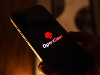 Openclaw logosu, Hindistan 'ın Bangalore kentindeki bir akıllı telefonun ekranında 4 Şubat 2026' da görüntülenmiştir.